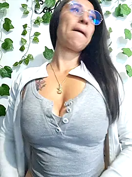 Snapshot of VALERY-03_ chatting on February 18, 2026, 12:12 pm VALERY-03 online show from February 18, 2026, 12:12 pm