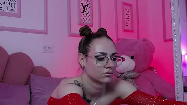 Snapshot of Abby__White chatting on March 18, 2025, 11:31 pm Abby White online show from March 18, 2025, 11:31 pm