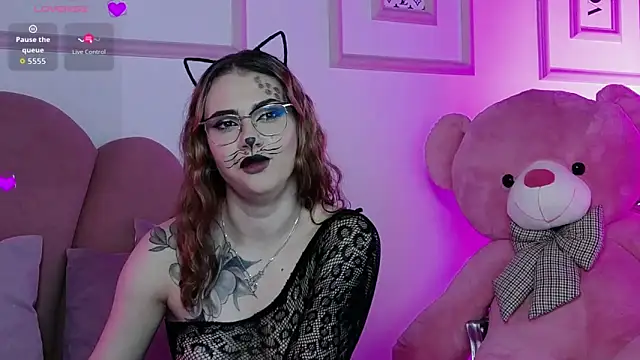 Snapshot of Abby__White chatting on October 31, 2025, 5:25 pm Abby White online show from October 31, 2025, 5:25 pm