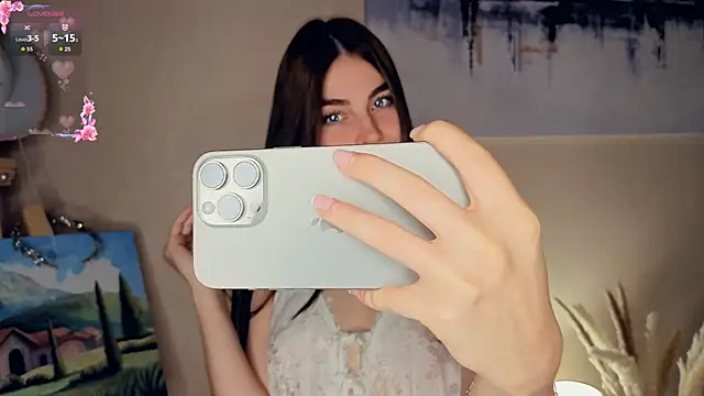 MaryJacksoon online show from October 14, 2025, 7:42 am