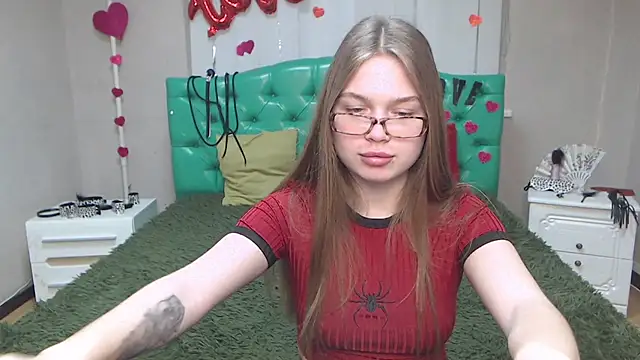 LaraPika online show from March 18, 2025, 12:14 pm