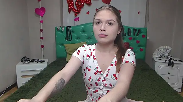 LaraPika online show from October 10, 2025, 5:12 pm