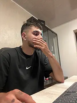 Snapshot of Amadeo_Wild chatting on September 22, 2025, 2:57 am Amadeo Wild online show from September 22, 2025, 2:57 am