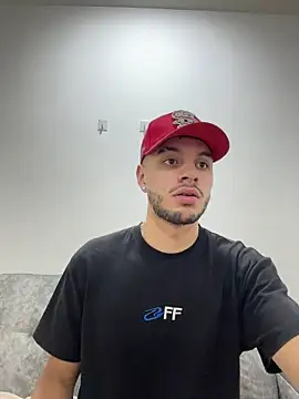 Snapshot of Amadeo_Wild chatting on September 23, 2025, 3:59 pm Amadeo Wild online show from September 23, 2025, 3:59 pm