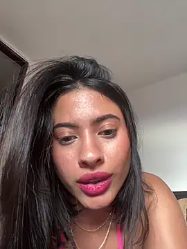 Snapshot of AlessaPears chatting on December 7, 2024, 9:44 pm AlessaPears online show from December 7, 2024, 9:44 pm