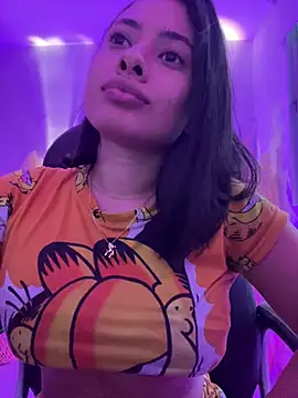 Snapshot of AlessaPears chatting on December 15, 2024, 10:58 pm AlessaPears online show from December 15, 2024, 10:58 pm