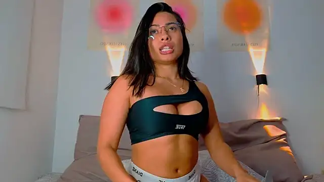 Snapshot of AlessaPears chatting on February 4, 2025, 10:32 am AlessaPears online show from February 4, 2025, 10:32 am