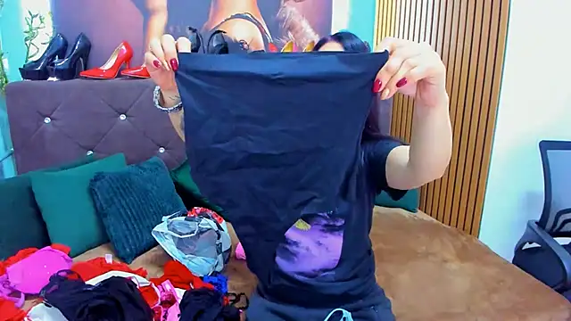 LauraSin online show from October 5, 2025, 3:38 am