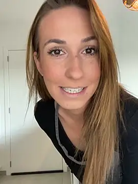 Snapshot of lola_tentatiion chatting on February 17, 2025, 9:46 am lola tentatiion online show from February 17, 2025, 9:46 am