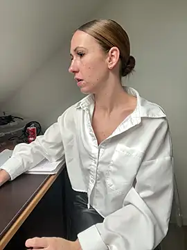 Snapshot of lola_tentatiion chatting on March 10, 2025, 12:37 pm lola tentatiion online show from March 10, 2025, 12:37 pm