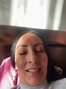 yaralyminjo2 online show from January 21, 2025, 9:57 pm