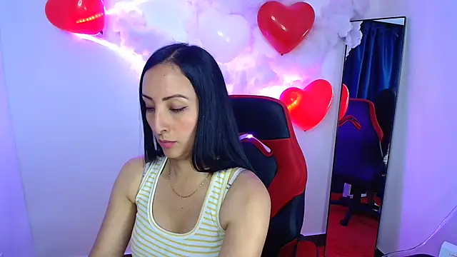 yaralyminjo2 online show from February 12, 2025, 1:37 pm