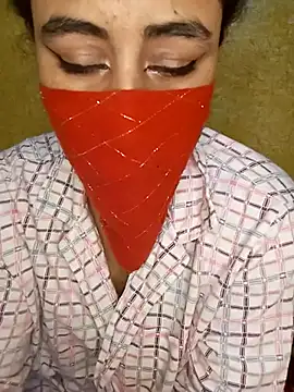 Snapshot of Lalou chatting on December 4, 2024, 3:32 pm Lalou online show from December 4, 2024, 3:32 pm