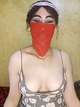 Snapshot of Lalou chatting on December 6, 2024, 8:29 pm Lalou online show from December 6, 2024, 8:29 pm