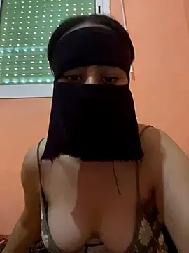 Snapshot of Lalou chatting on November 14, 2025, 1:10 pm Lalou online show from November 14, 2025, 1:10 pm