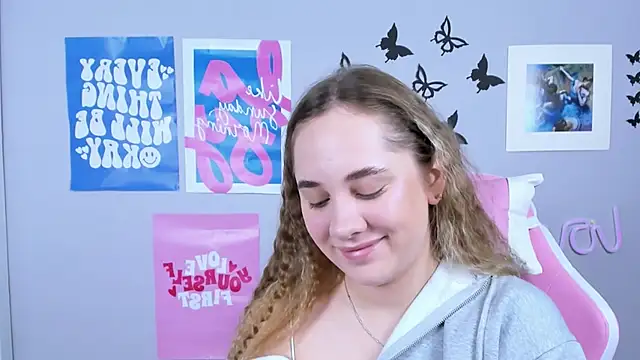 Snapshot of MiaMilas chatting on January 28, 2025, 7:00 am MiaMilas online show from January 28, 2025, 7:00 am