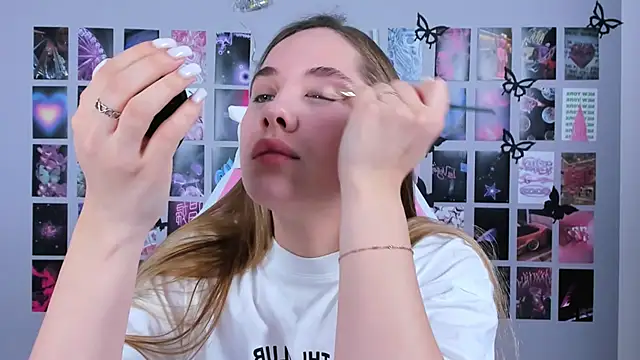 Snapshot of MiaMilas chatting on February 11, 2025, 9:42 am MiaMilas online show from February 11, 2025, 9:42 am