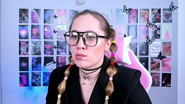 Snapshot of MiaMilas chatting on March 4, 2025, 7:51 am MiaMilas online show from March 4, 2025, 7:51 am