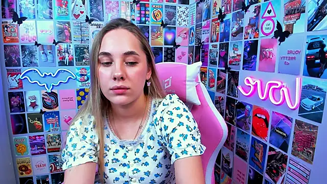 Snapshot of MiaMilas chatting on October 6, 2025, 9:07 am MiaMilas online show from October 6, 2025, 9:07 am