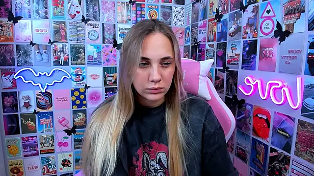 Snapshot of MiaMilas chatting on October 16, 2025, 5:14 pm MiaMilas online show from October 16, 2025, 5:14 pm