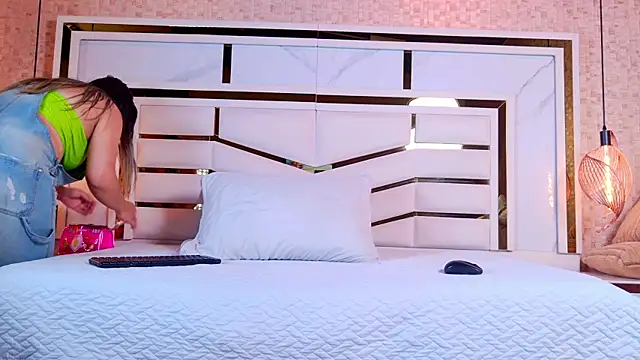 sophie 1 online show from October 30, 2025, 9:37 pm