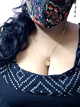 mallu-sumi online show from April 19, 2026, 6:10 pm