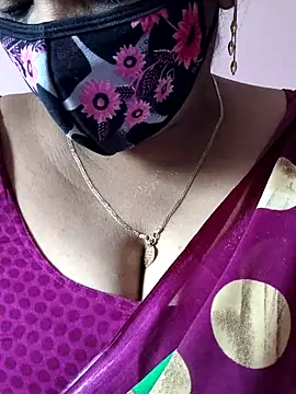 mallu-sumi online show from April 25, 2026, 4:04 am