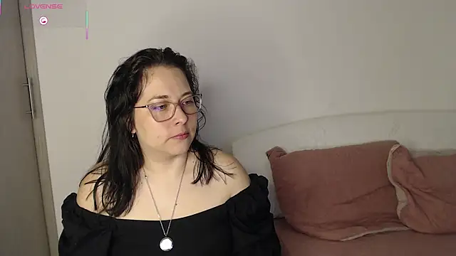 May Carlier online show from April 5, 2026, 2:53 am