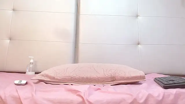 Snapshot of Alisson_Freckles chatting on December 13, 2024, 3:49 am Alisson Freckles online show from December 13, 2024, 3:49 am