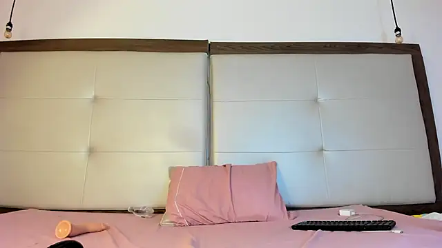 Snapshot of Alisson_Freckles chatting on February 7, 2025, 3:45 am Alisson Freckles online show from February 7, 2025, 3:45 am