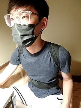 Snapshot of Yang_1069 chatting on October 21, 2025, 1:56 pm Yang 1069 online show from October 21, 2025, 1:56 pm