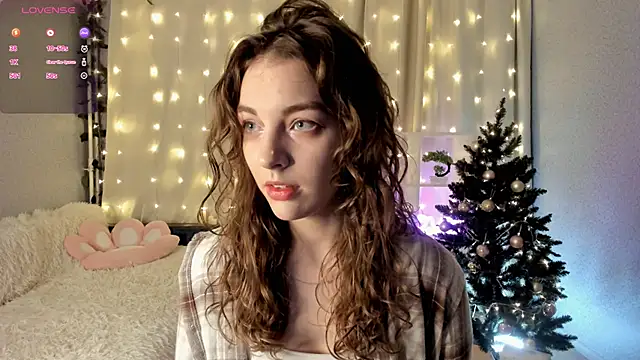 AraCopple online show from January 11, 2025, 5:18 pm