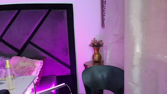 GabrielaDurann online show from January 13, 2026, 7:52 pm