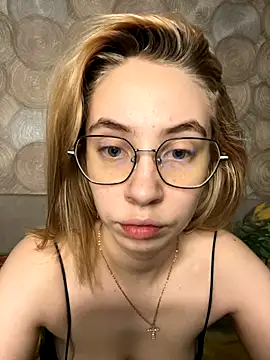 Snapshot of Kitty_Katrine chatting on October 31, 2025, 3:07 am Kitty Katrine online show from October 31, 2025, 3:07 am