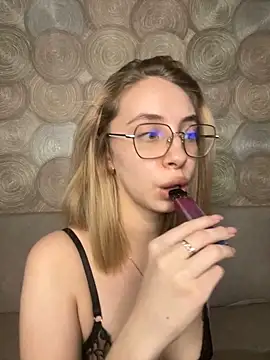 Kitty Katrine online show from December 13, 2025, 7:53 pm