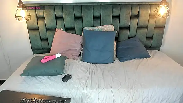 angelswets online show from December 27, 2024, 5:16 pm