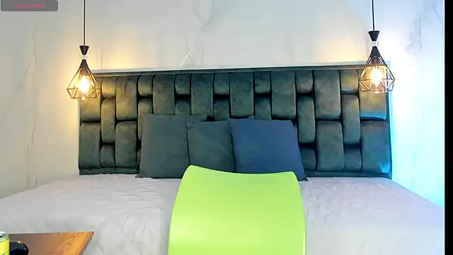 angelswets online show from September 24, 2025, 1:03 pm