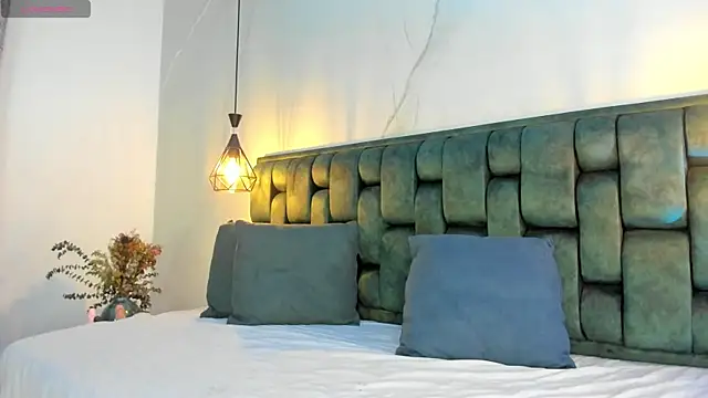 angelswets online show from September 26, 2025, 2:21 pm