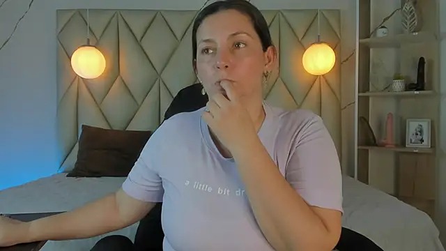 angelswets online show from December 4, 2025, 1:42 pm