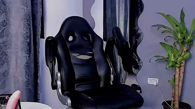 Snapshot of Camilohotxx_ chatting on February 23, 2025, 2:29 am Camilohotxx online show from February 23, 2025, 2:29 am