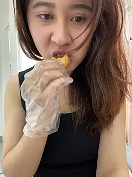 Liliya-77 online show from April 12, 2026, 7:13 am