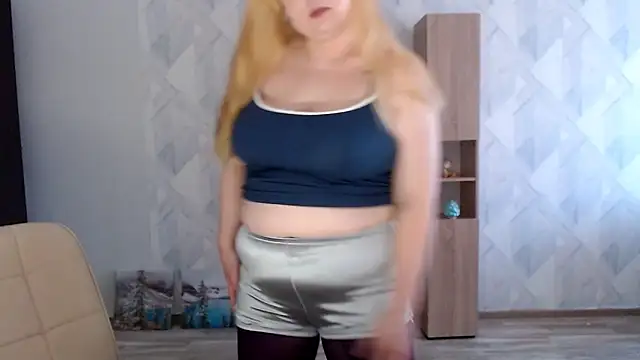 Snapshot of Melina_Hot9 chatting on September 9, 2025, 4:45 am Melina Hot9 online show from September 9, 2025, 4:45 am