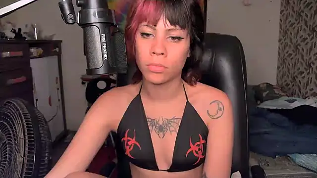 Snapshot of Liv_Alt chatting on April 30, 2026, 4:57 pm Liv Alt online show from April 30, 2026, 4:57 pm