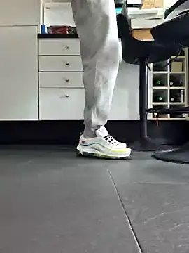 Snapshot of MASTERBULLY chatting on September 25, 2025, 10:52 am MASTERBULLY online show from September 25, 2025, 10:52 am