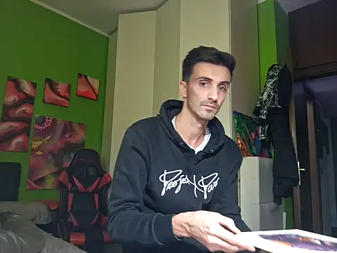 Snapshot of MASTERBULLY chatting on October 4, 2025, 10:08 pm MASTERBULLY online show from October 4, 2025, 10:08 pm