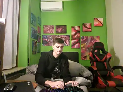 Snapshot of MASTERBULLY chatting on October 6, 2025, 11:24 pm MASTERBULLY online show from October 6, 2025, 11:24 pm