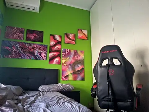 Snapshot of MASTERBULLY chatting on October 10, 2025, 10:14 am MASTERBULLY online show from October 10, 2025, 10:14 am