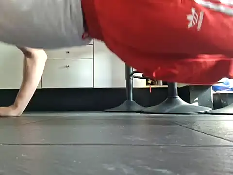 Snapshot of MASTERBULLY chatting on October 15, 2025, 12:38 pm MASTERBULLY online show from October 15, 2025, 12:38 pm