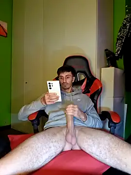 Snapshot of MASTERBULLY chatting on October 27, 2025, 2:15 am MASTERBULLY online show from October 27, 2025, 2:15 am