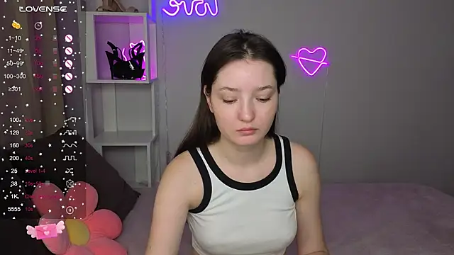 Snapshot of Fairyy_Moon chatting on October 13, 2025, 12:32 am Fairyy Moon online show from October 13, 2025, 12:32 am